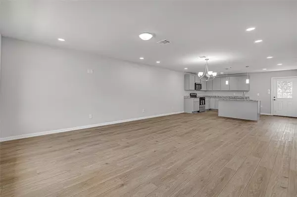 Fort Worth, TX 76119,5836 Eastland Street