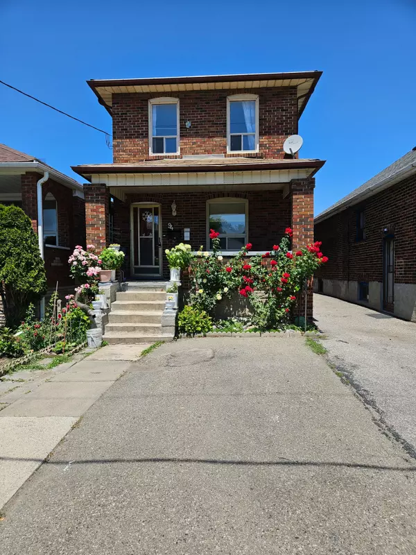 94 Ypres RD, Toronto W03, ON M6M 1P3