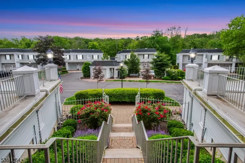212 Riveredge Dr #212, Chatham Twp., NJ 07928