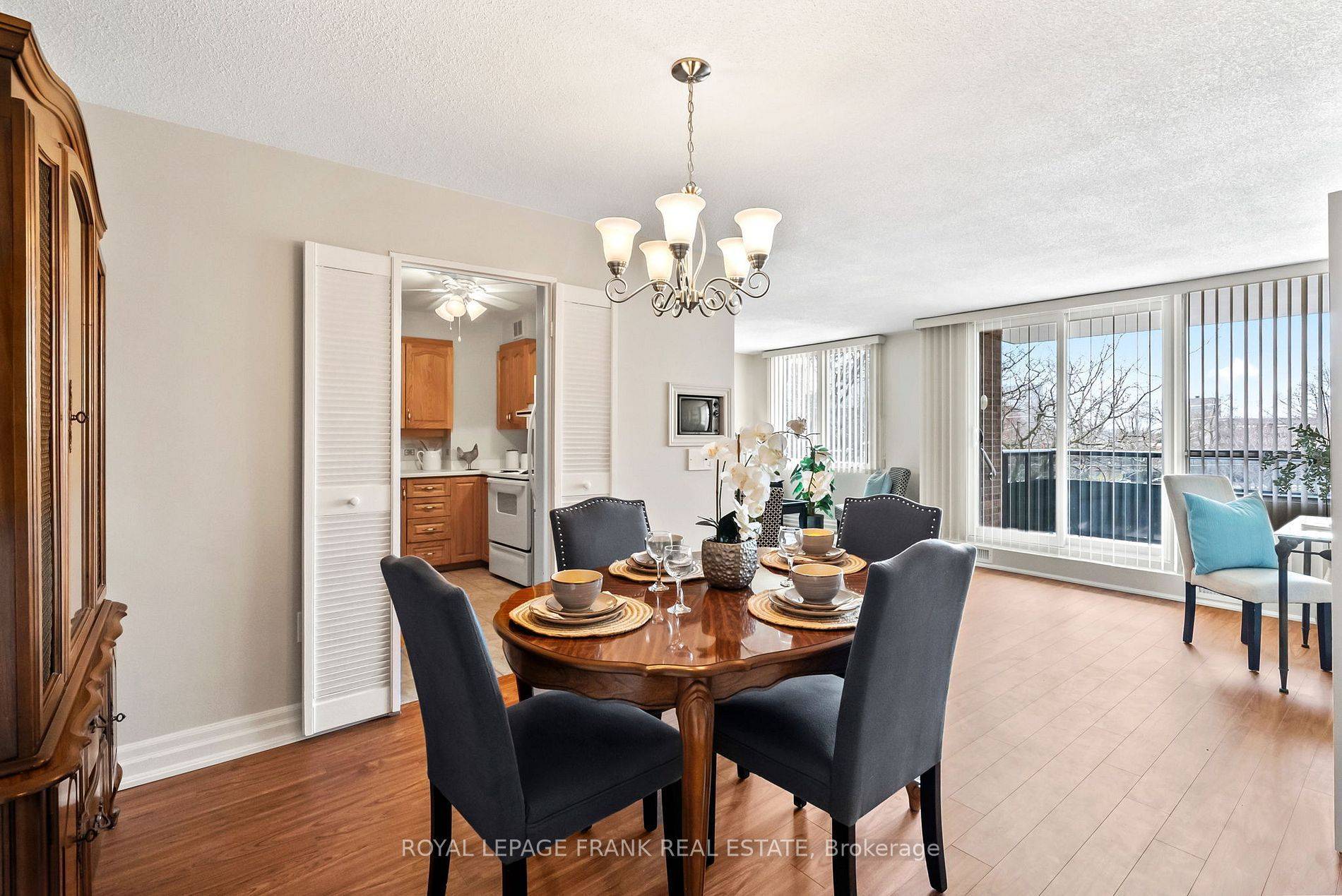 Oshawa, ON L1G 4T2,363 Simcoe ST N #405