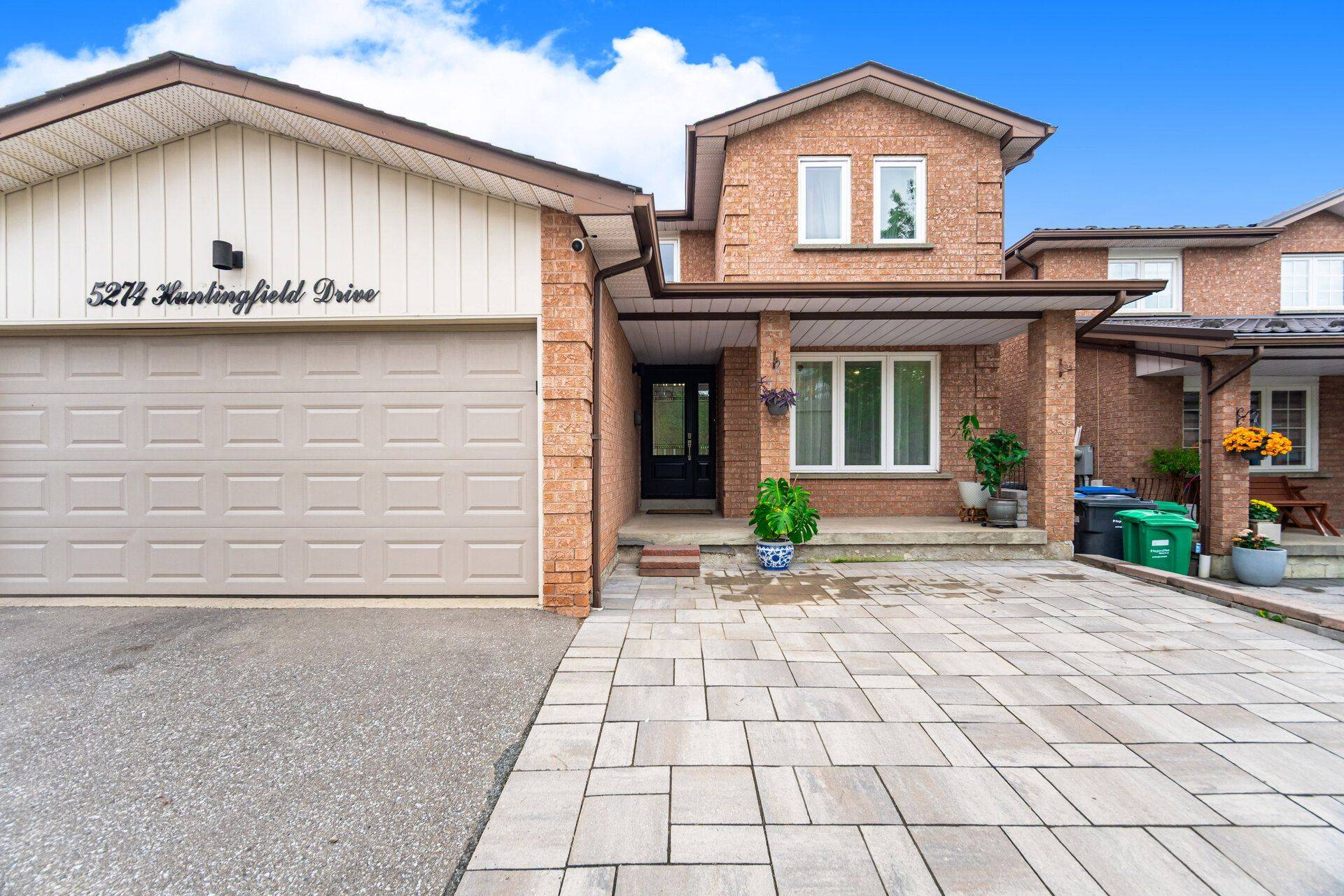 Mississauga, ON L5R 2K5,5274 Huntingfield DR