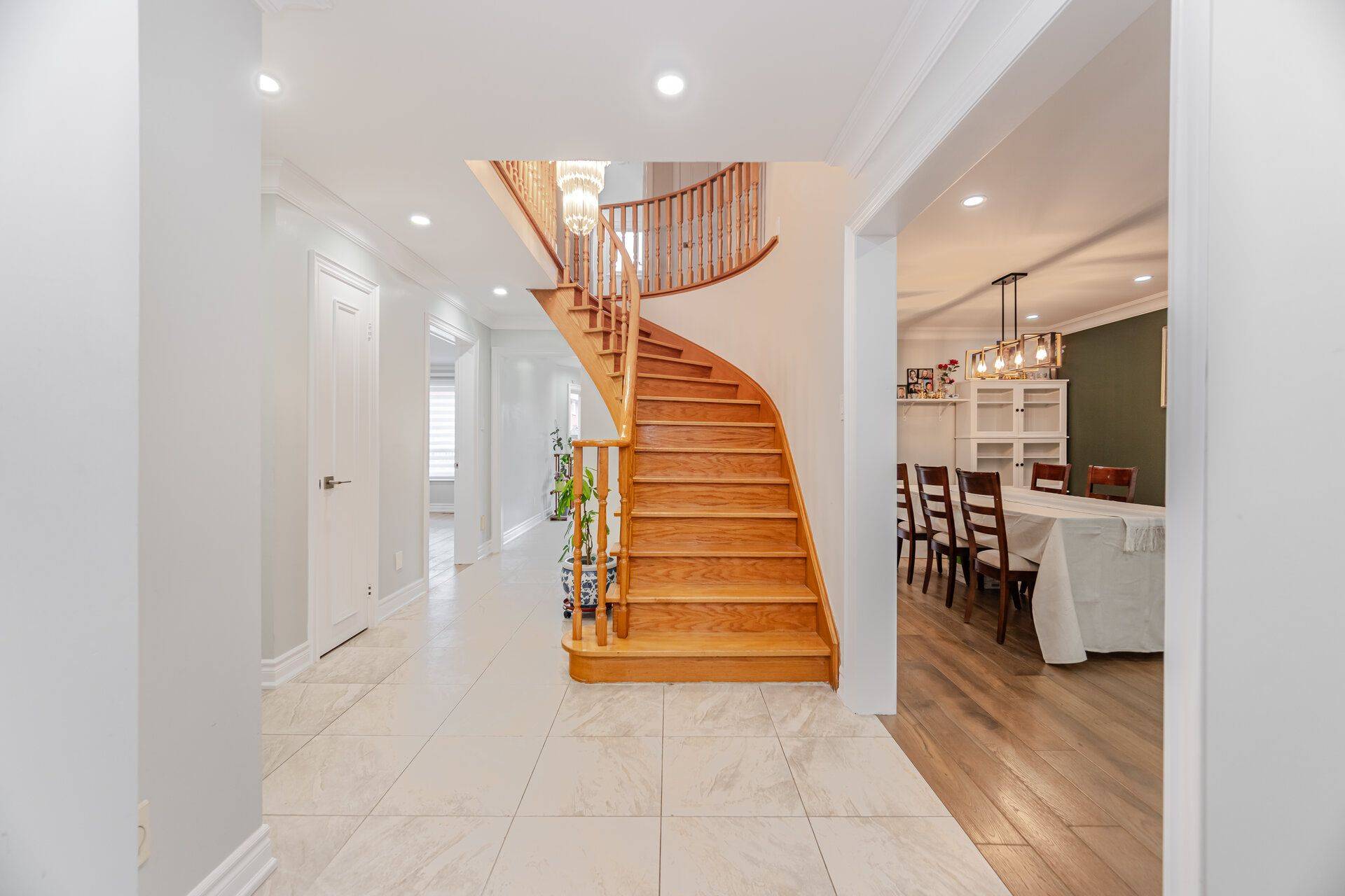 Mississauga, ON L5R 2K5,5274 Huntingfield DR