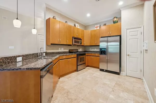 Wayne Twp., NJ 07470,1407 Four Seasons Dr #1407
