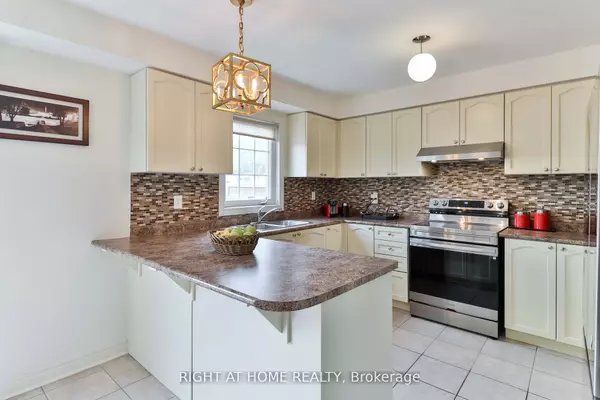 Toronto E08, ON M1J 0A4,72 Jeremiah LN