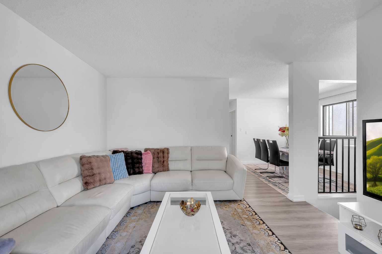 Calgary, AB T3J 2N5,73 Taraglen RD NE