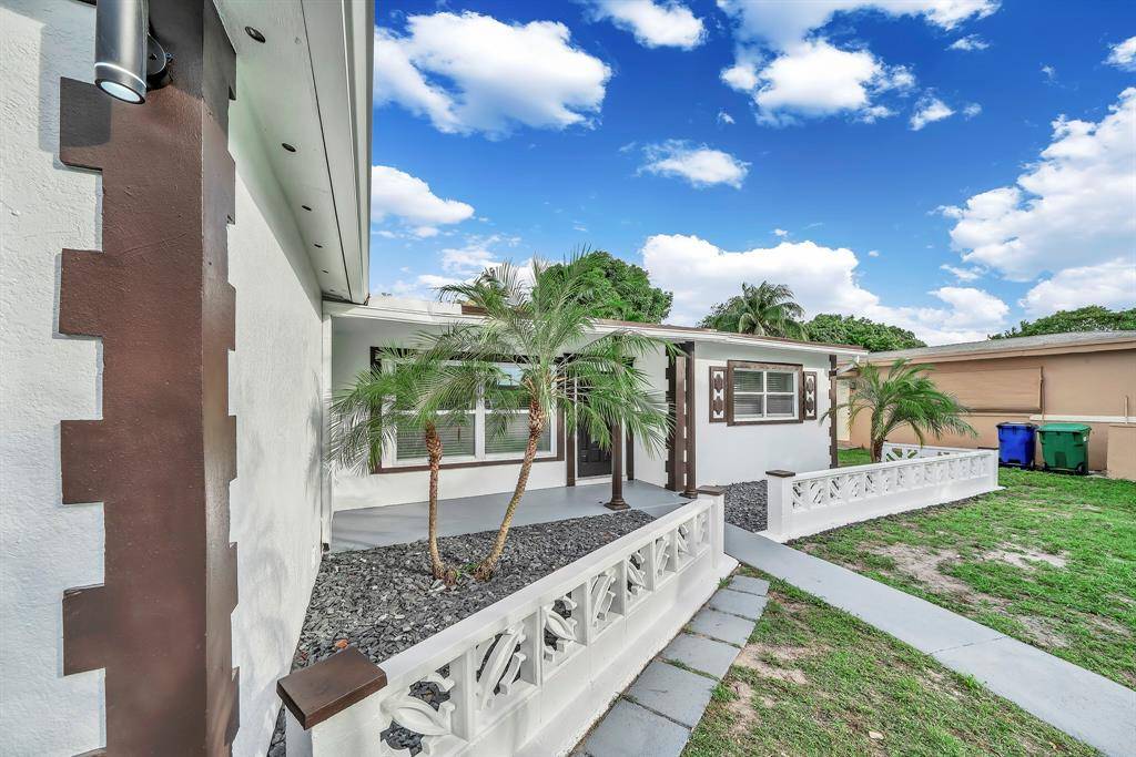 Lauderdale Lakes, FL 33319,[StreetName,UnitNumber,StreetNumber,StreetDirPrefix]