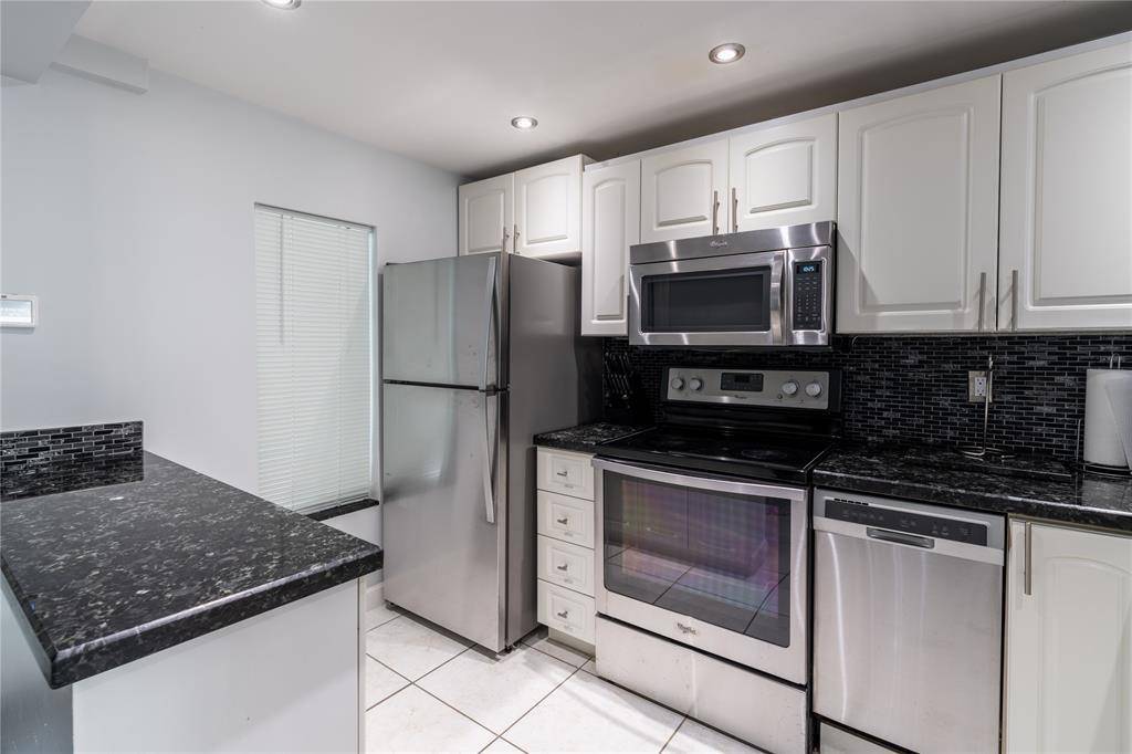 Hallandale Beach, FL 33009,470 Paradise Isle Blvd #105