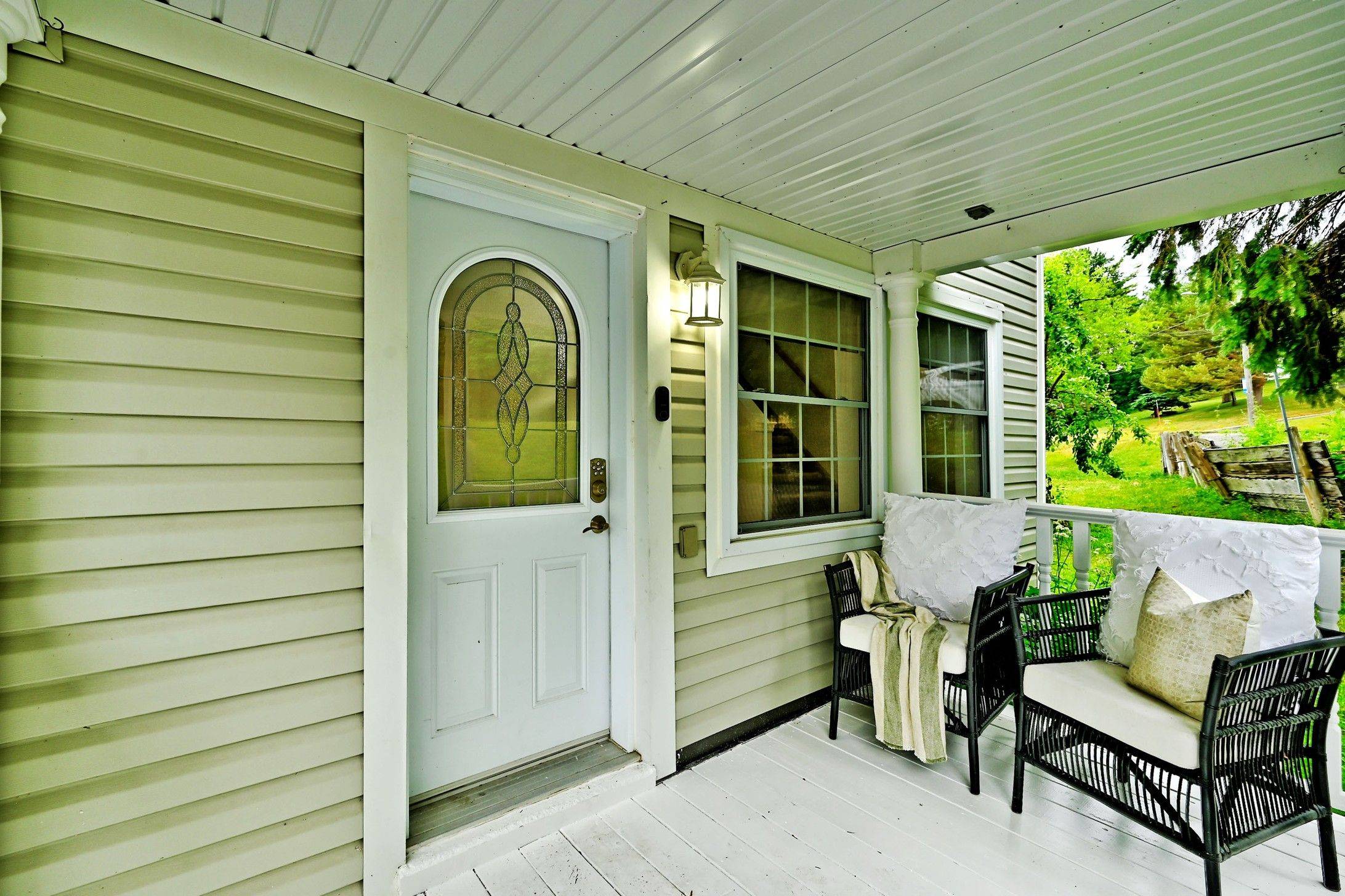 Georgina, ON L4P 1Z1,50 The Queensway N/A S