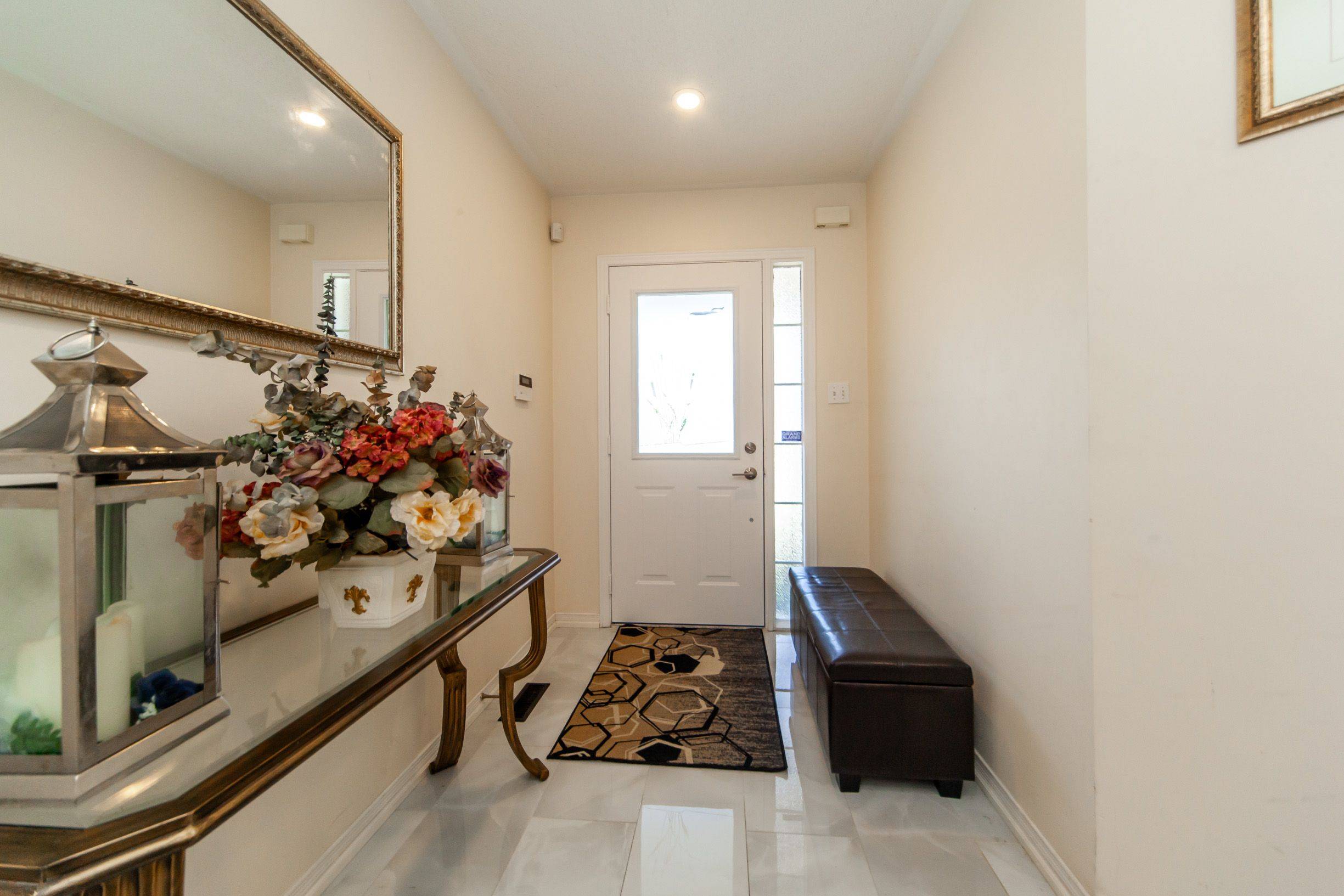 Mississauga, ON L5N 8N1,3391 Crimson King CIR