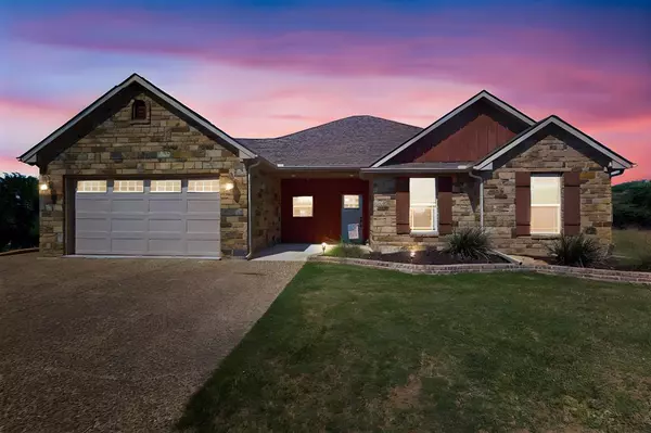 140 Harbour Town Drive, Graford, TX 76449