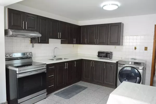 137 Markham ST #main, Toronto C01, ON M6J 2G4