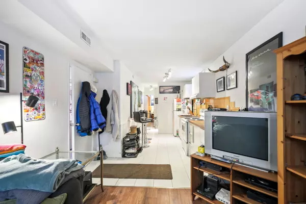 Toronto W06, ON M8V 1X7,60 Murrie ST