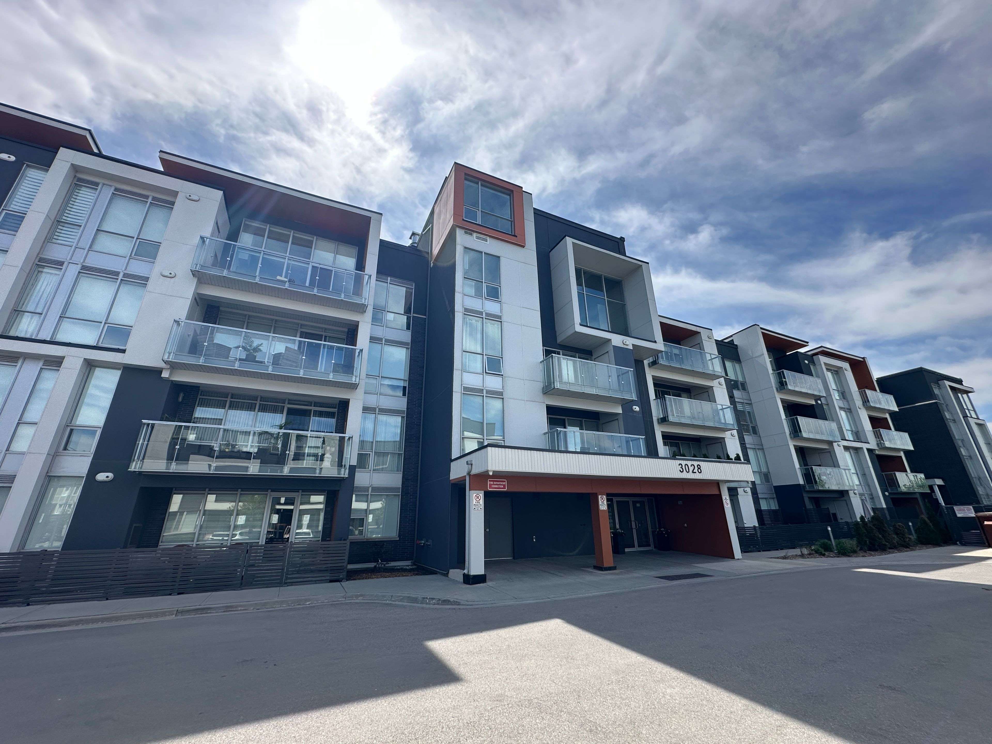 3028 Creekshore Common #410, Oakville, ON L6M 5K6