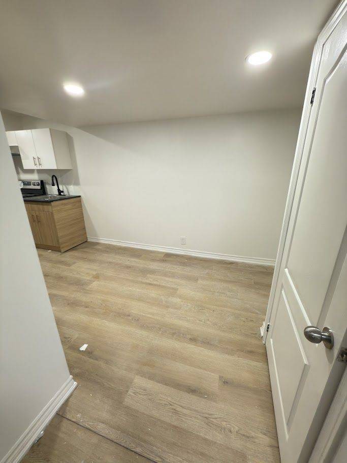 Mississauga, ON L5N 7N6,7063 Black Walnut TRL #Lower