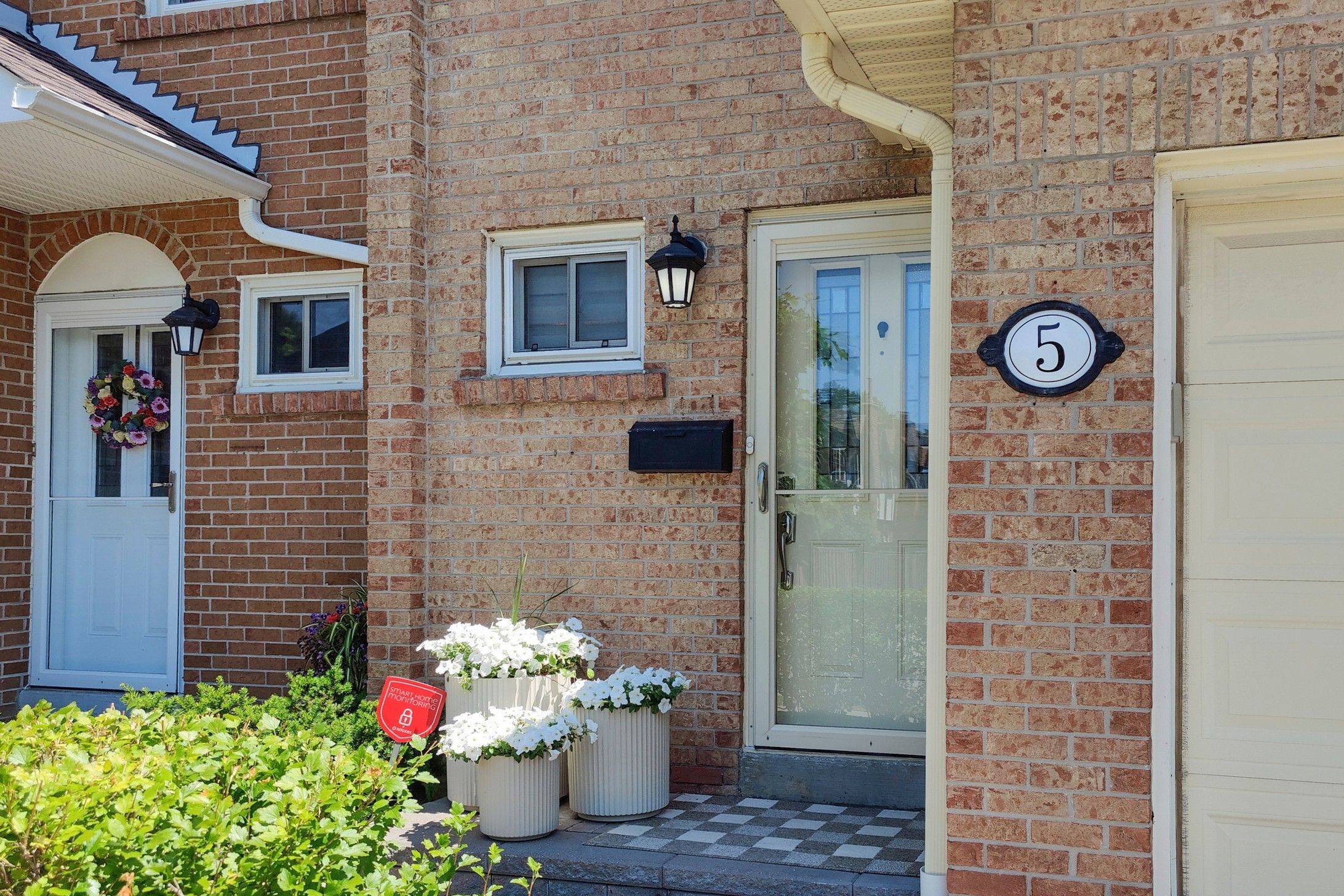 Mississauga, ON L4W 2N9,1951 Rathburn RD E #5