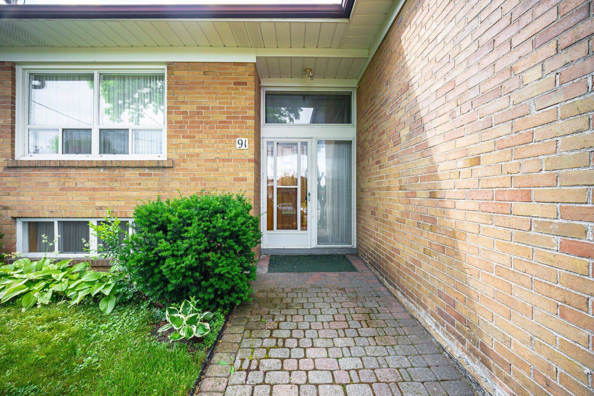 Toronto W05, ON M3M 2T4,91 Denbigh CRES