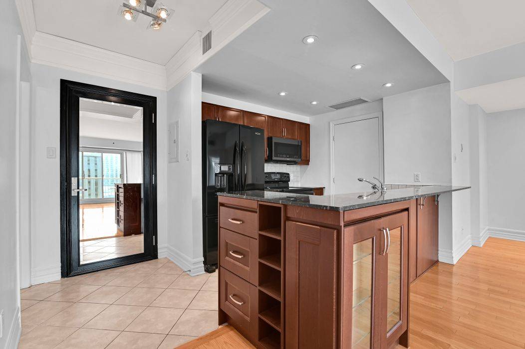 Lower Town - Sandy Hill, ON K1N 5Y1,200 Rideau ST #1306