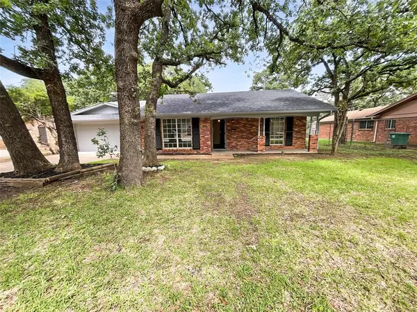 1613 Mims Street,  Fort Worth,  TX 76112