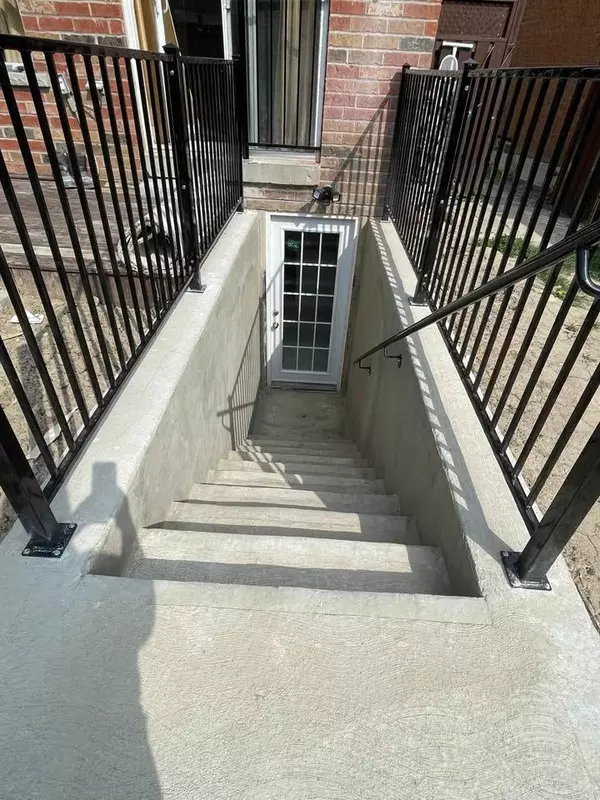 Mississauga, ON L5M 0B9,3231 Cabano CRES #Basement