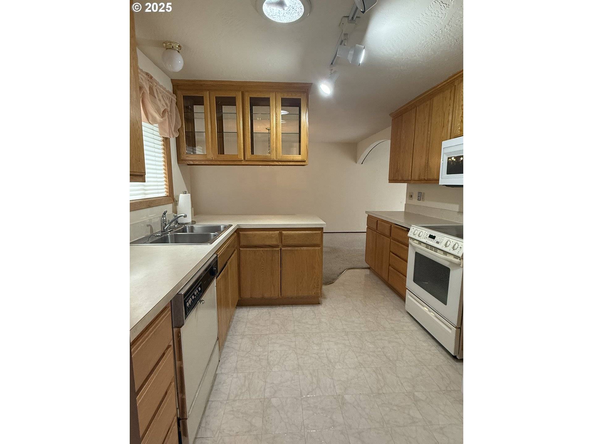 Florence, OR 97439,2040 40TH ST