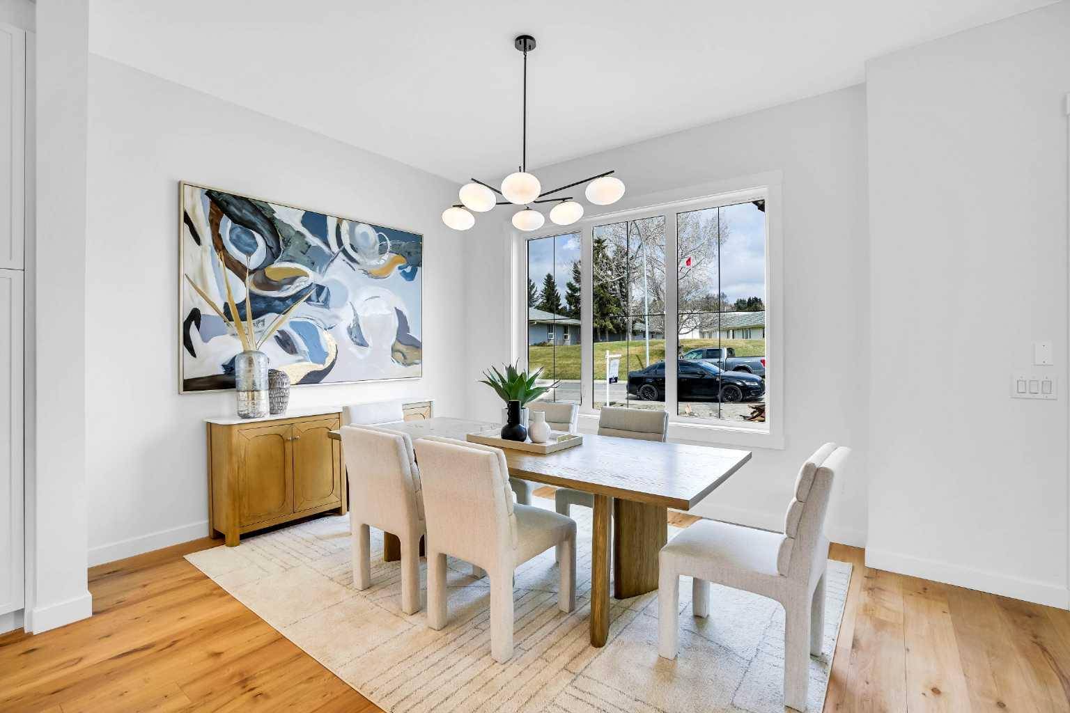 Calgary, AB T2B 0S5,4709 19 AVE NW