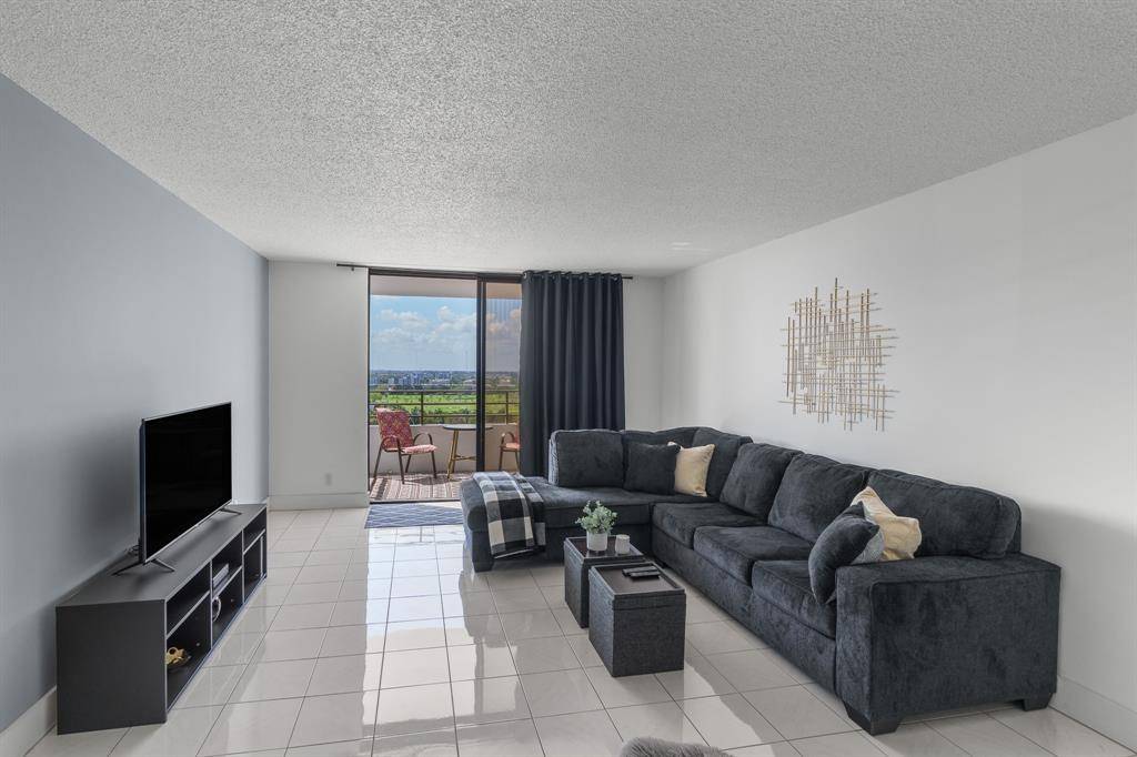 Hallandale Beach, FL 33009,[StreetName,UnitNumber,StreetNumber,StreetDirPrefix]