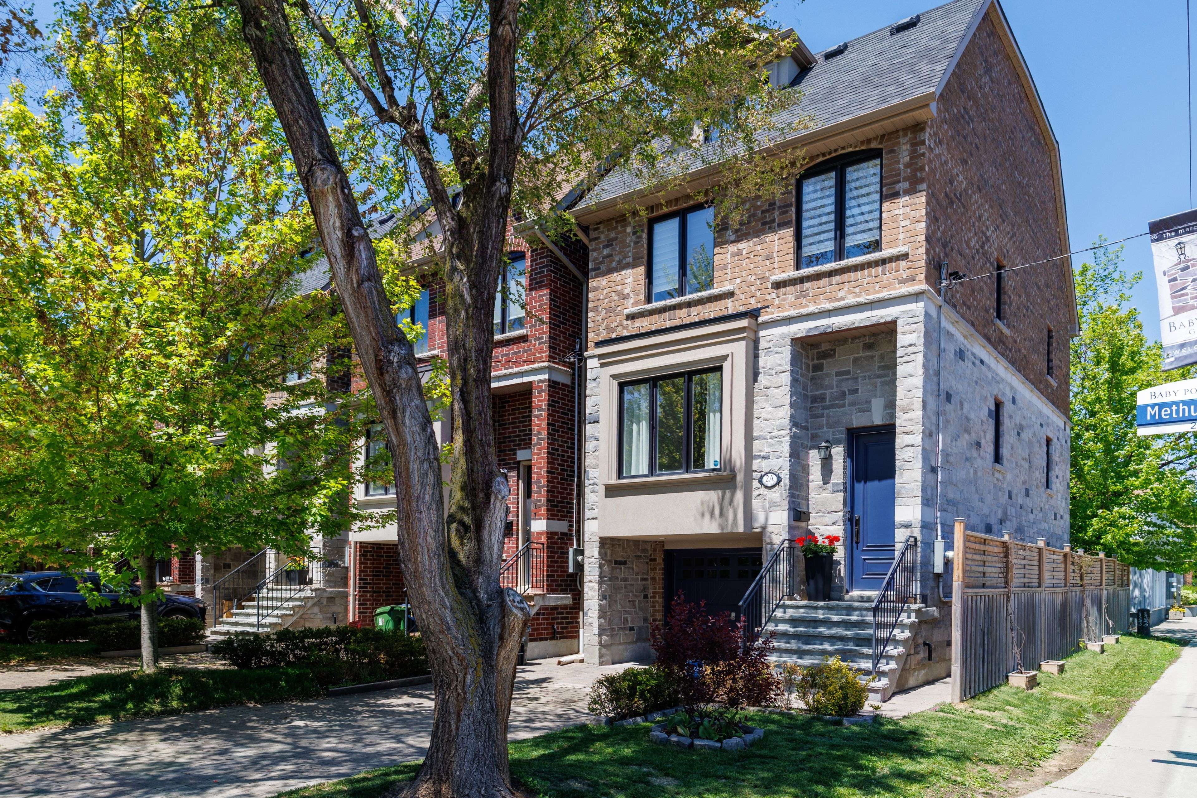 2A Methuen AVE, Toronto W02, ON M6S 1Z5