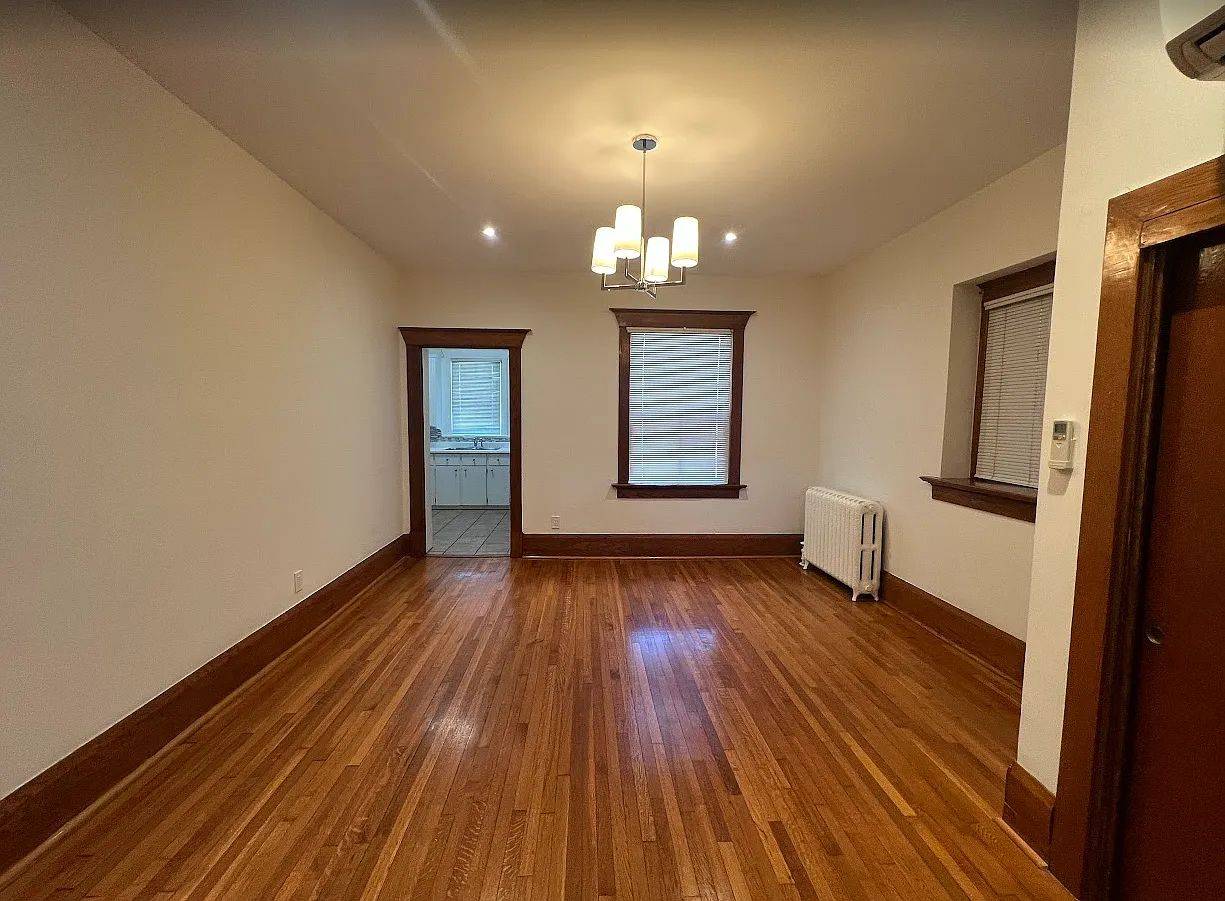 Toronto W02, ON M6P 2Z7,174 Evelyn AVE #Main