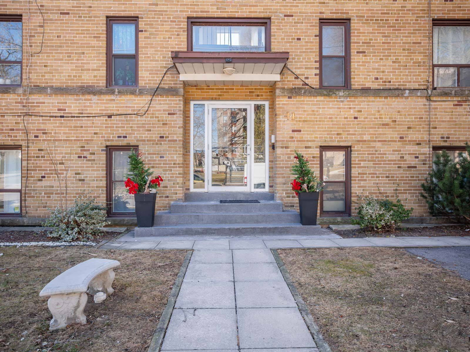 Toronto W06, ON M8W 1K5,41 Marina AVE #7