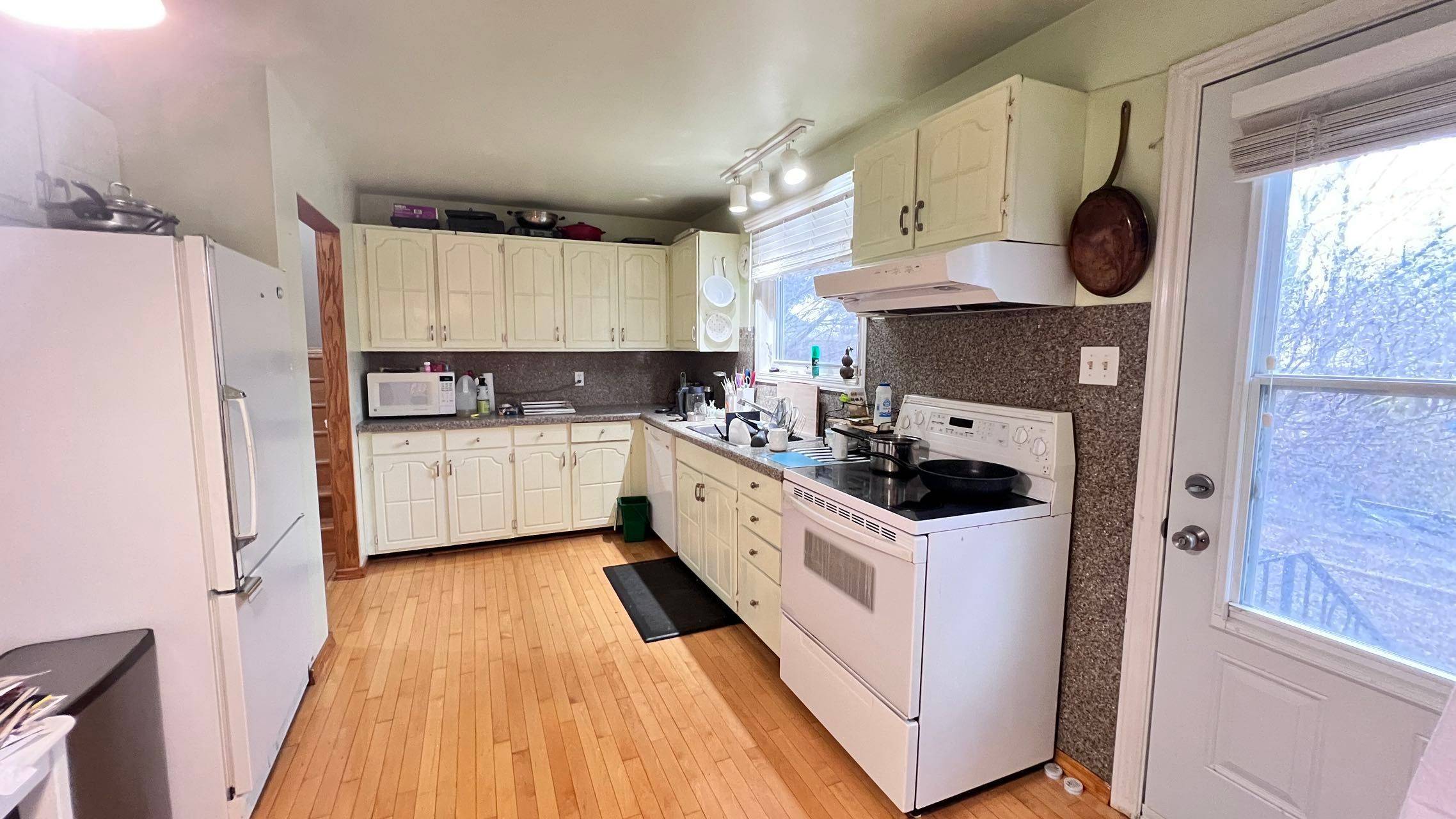 Hunt Club - South Keys And Area, ON K1V 9H8,960 CAHILL DR