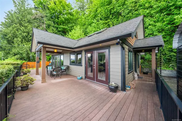 3008 Island Hwy W, Qualicum Beach, BC V9K 2H2