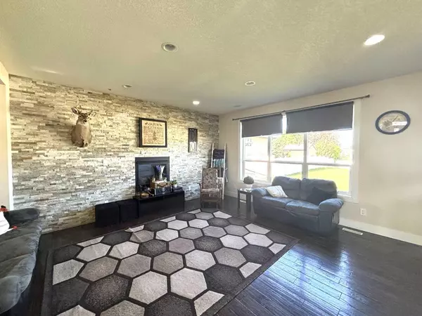 Whitecourt, AB T7S 1N1,46 Poplar DR
