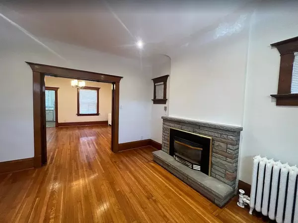 Toronto W02, ON M6P 2Z7,174 Evelyn AVE #Main
