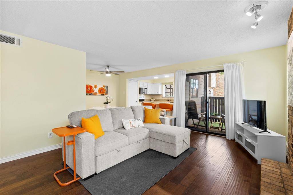 Dallas, TX 75248,15221 Berry Trail #807
