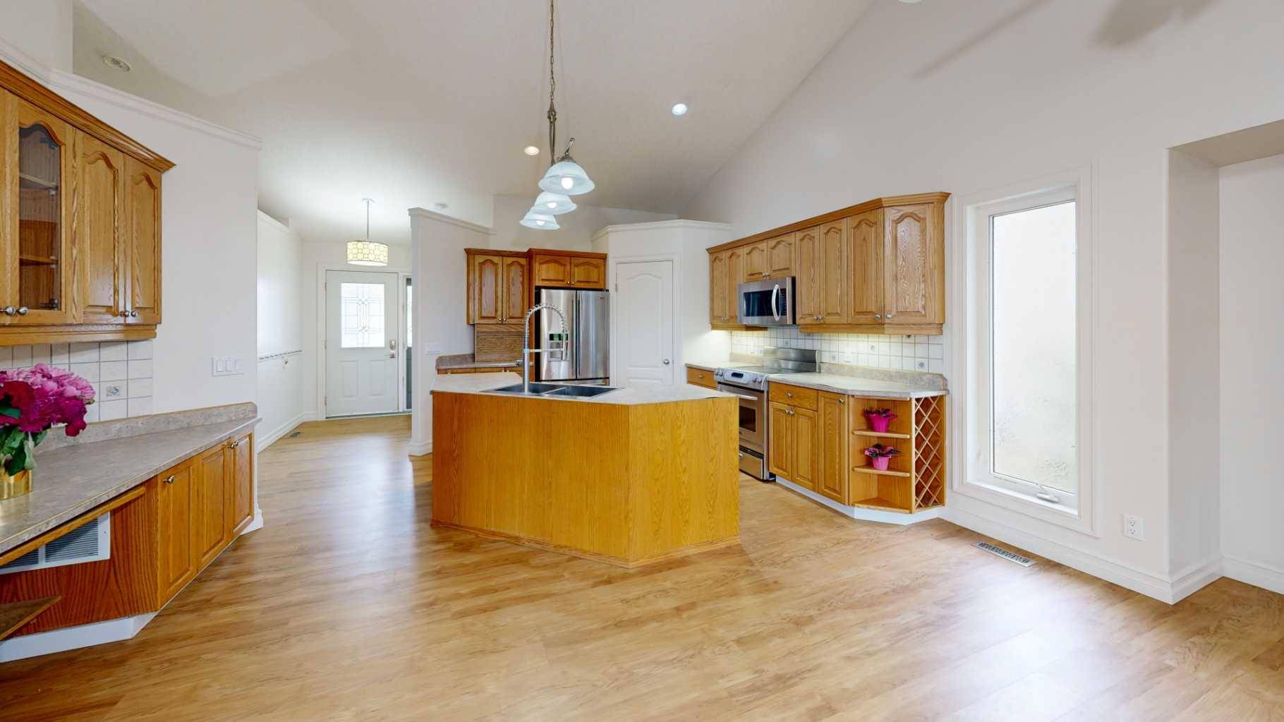 Whitecourt, AB T7S 1H8,6 Park CIR
