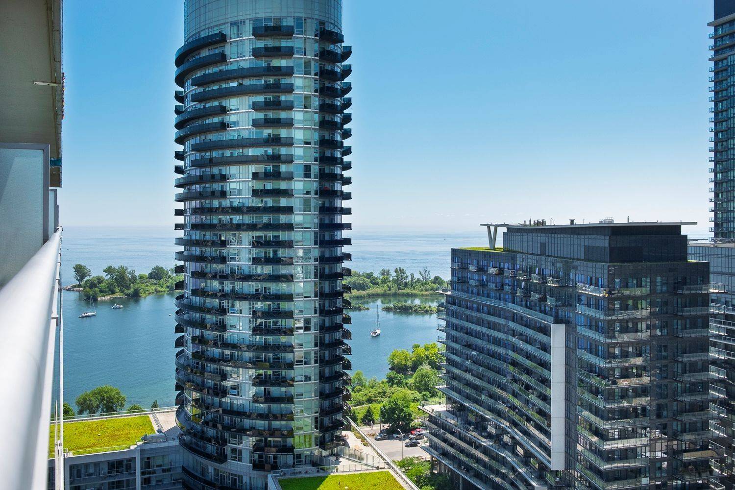 Toronto W06, ON M8V 0A5,16 Brookers LN #2001