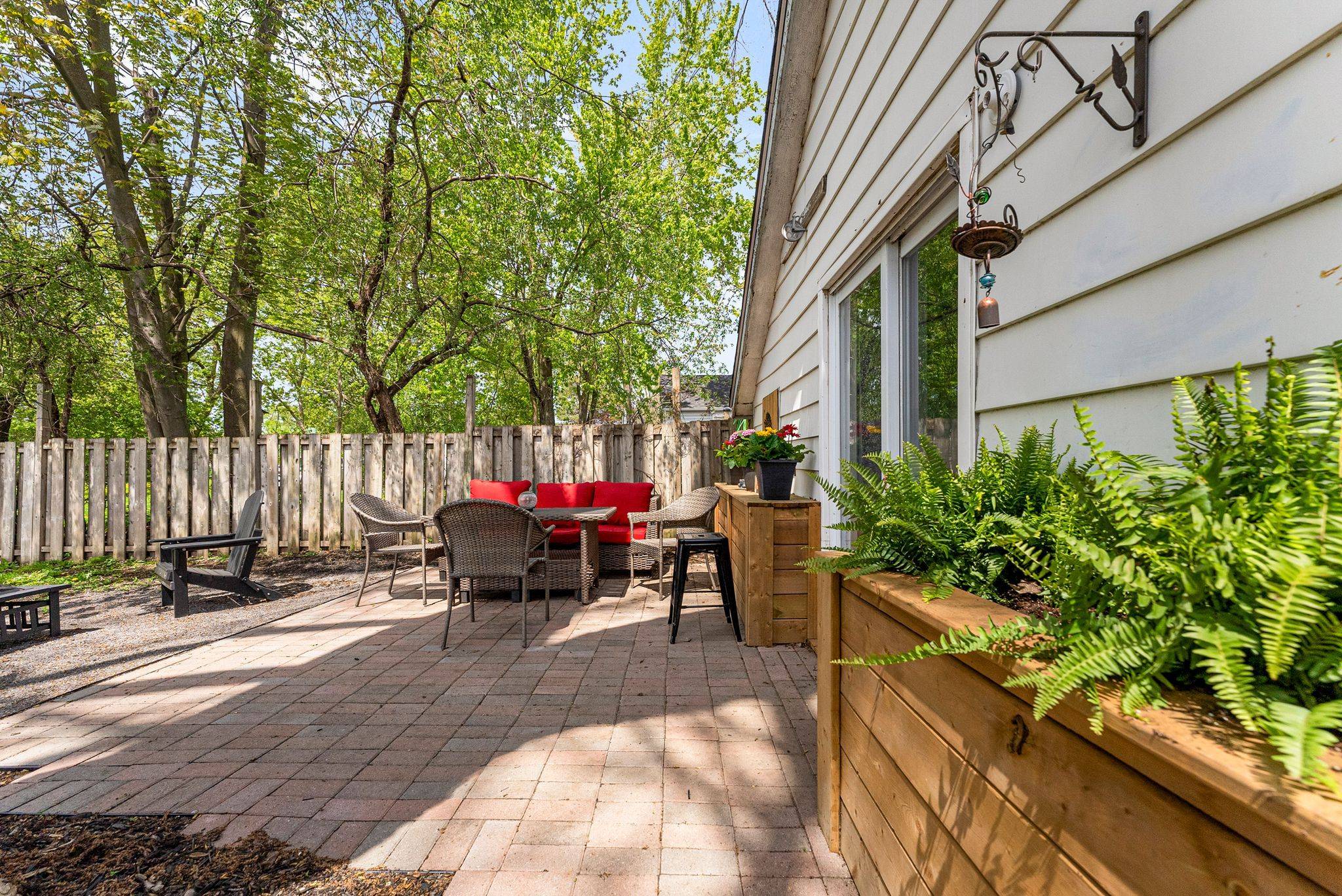 Belleville, ON K8P 3X5,86 Yeomans ST