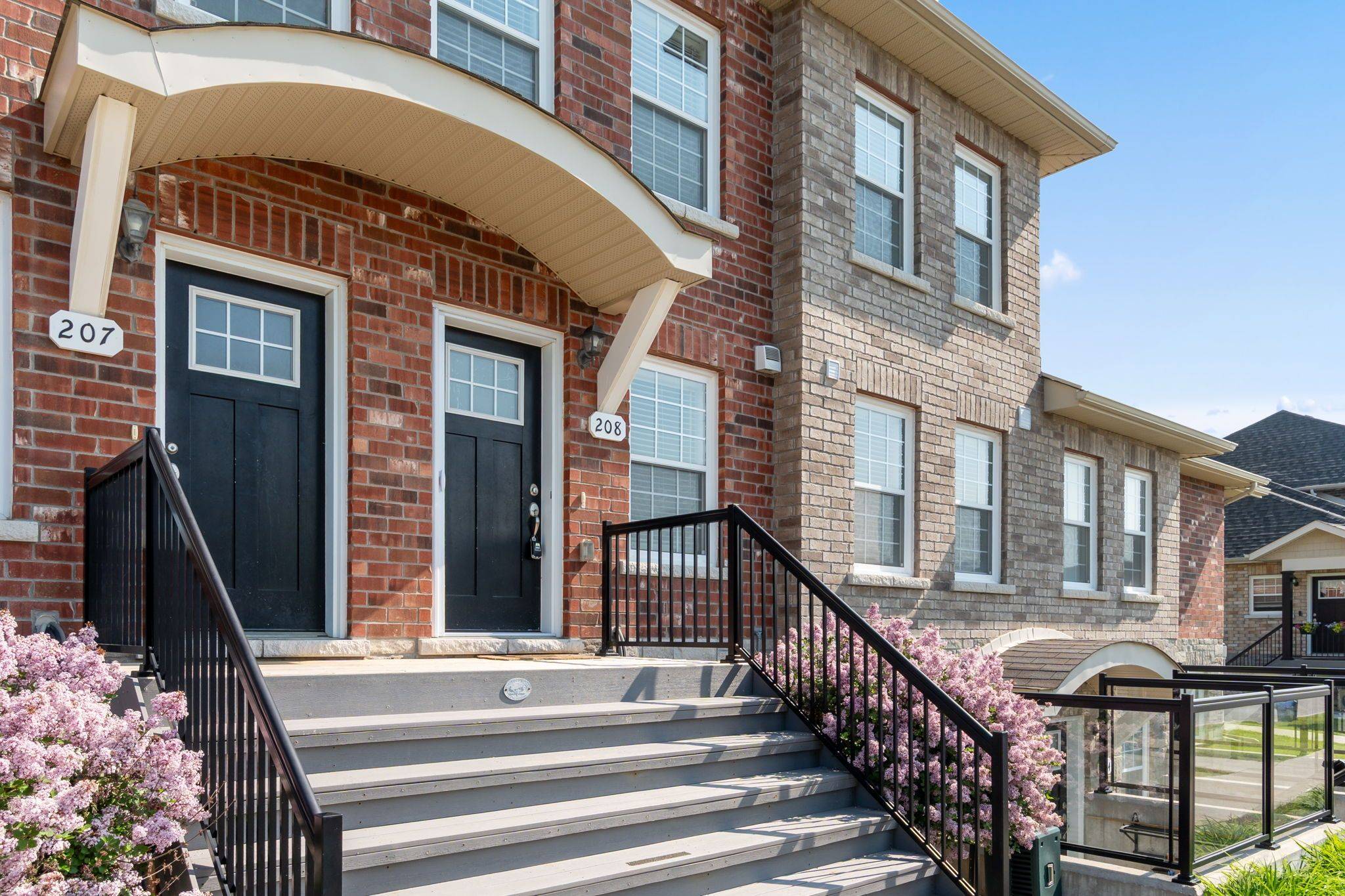 Cobourg, ON K9A 0K4,440 Lonsberry DR #208