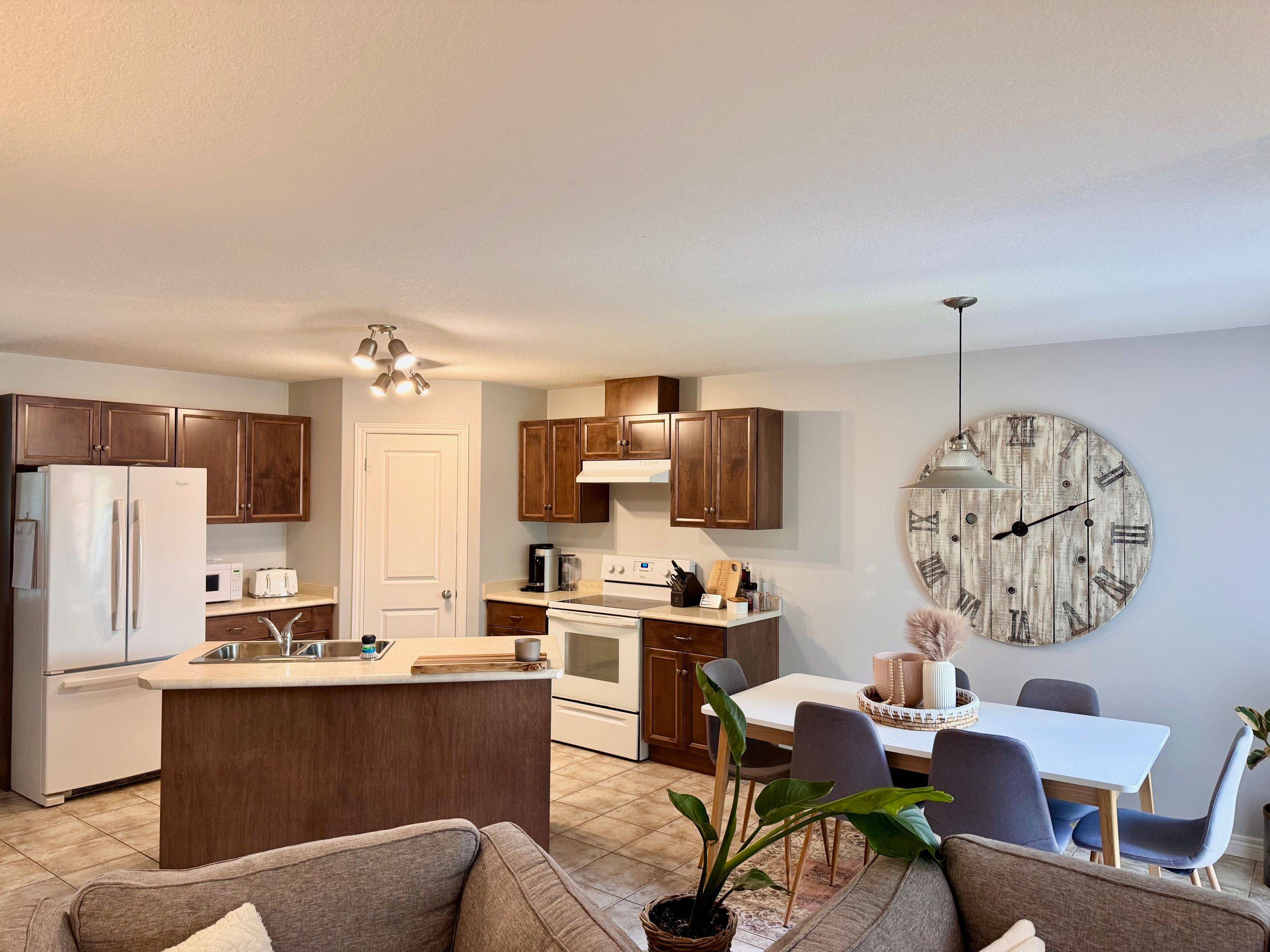 Woodstock, ON N4T 0G3,1156 CAEN AVE