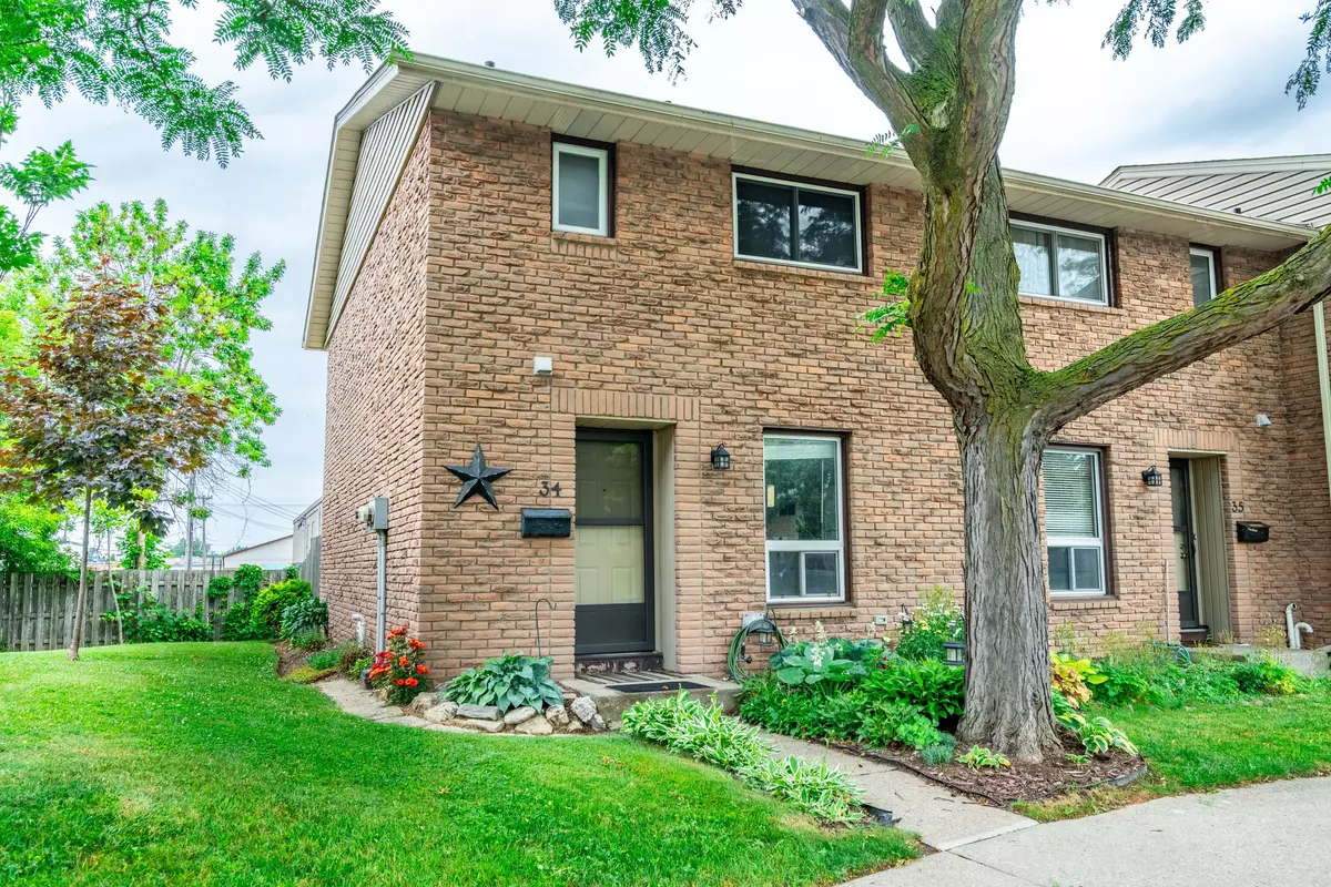 St. Catharines, ON L2R 7J7,75 Ventura DR #34