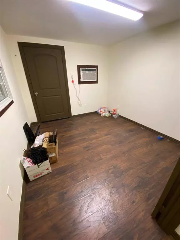 Irving, TX 75061,3367 Conflans Road #200