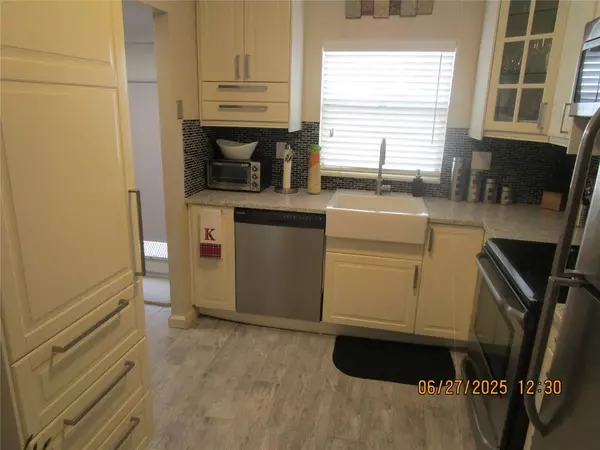 Sunrise, FL 33322,9700 Sunrise Lakes Blvd #308