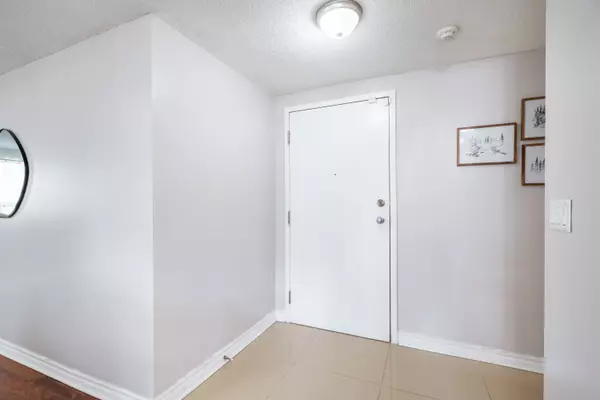 Niagara Falls, ON L2E 1W3,4872 Valley WAY #101