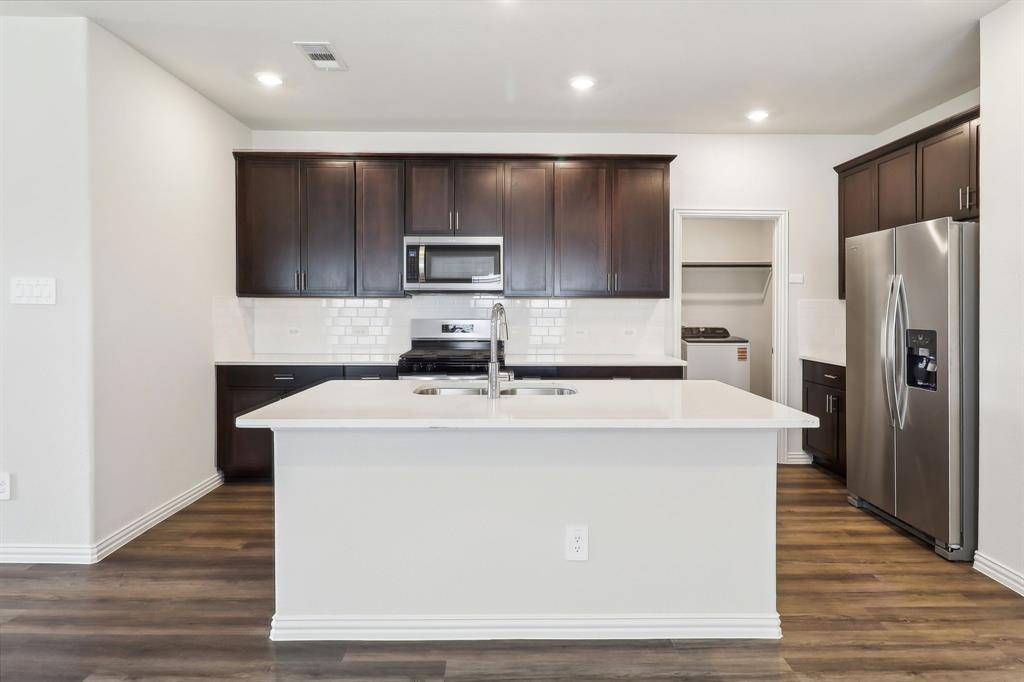 908 Dayflower Court,  Lavon,  TX 75166