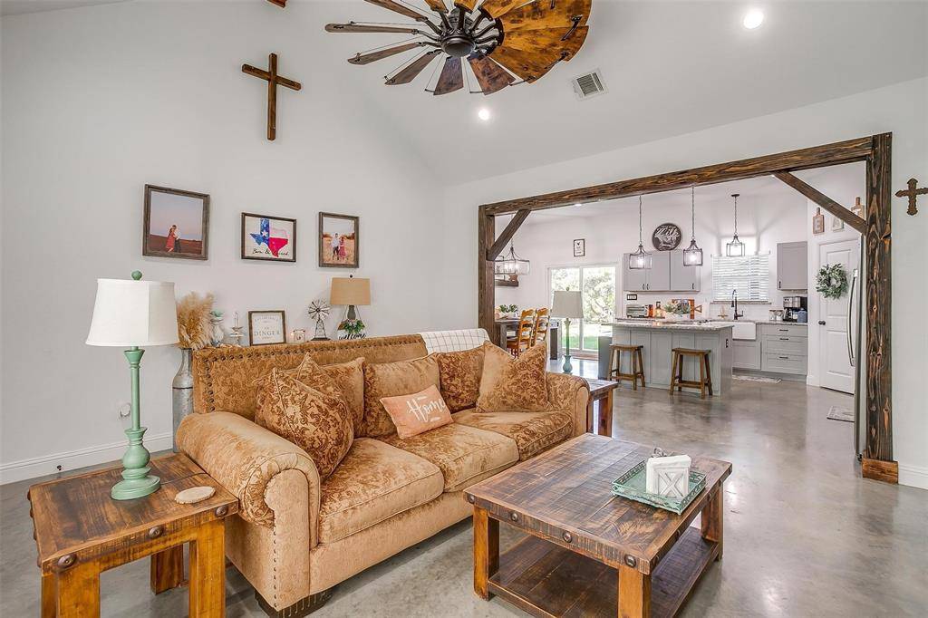 Cleburne, TX 76033,912 Ridge Drive S