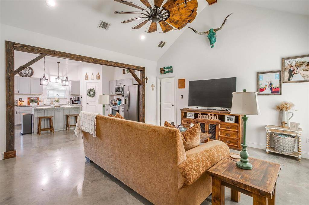 Cleburne, TX 76033,912 Ridge Drive S