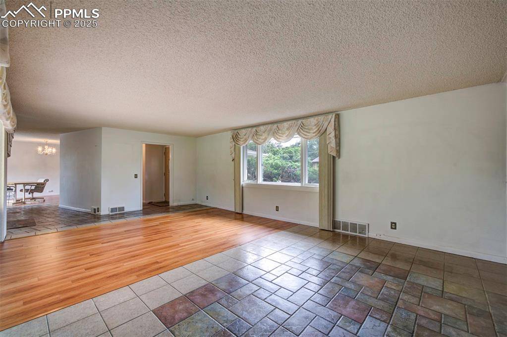 Colorado Springs, CO 80906,130 Cresta RD