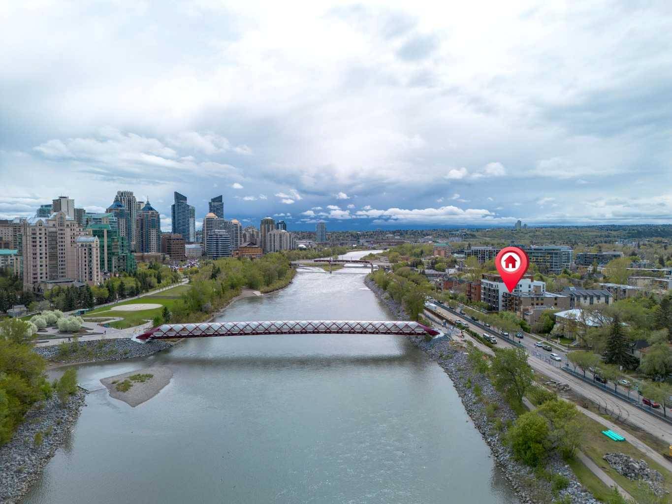 Calgary, AB T2N 3C9,916 Memorial DR Northwest #107
