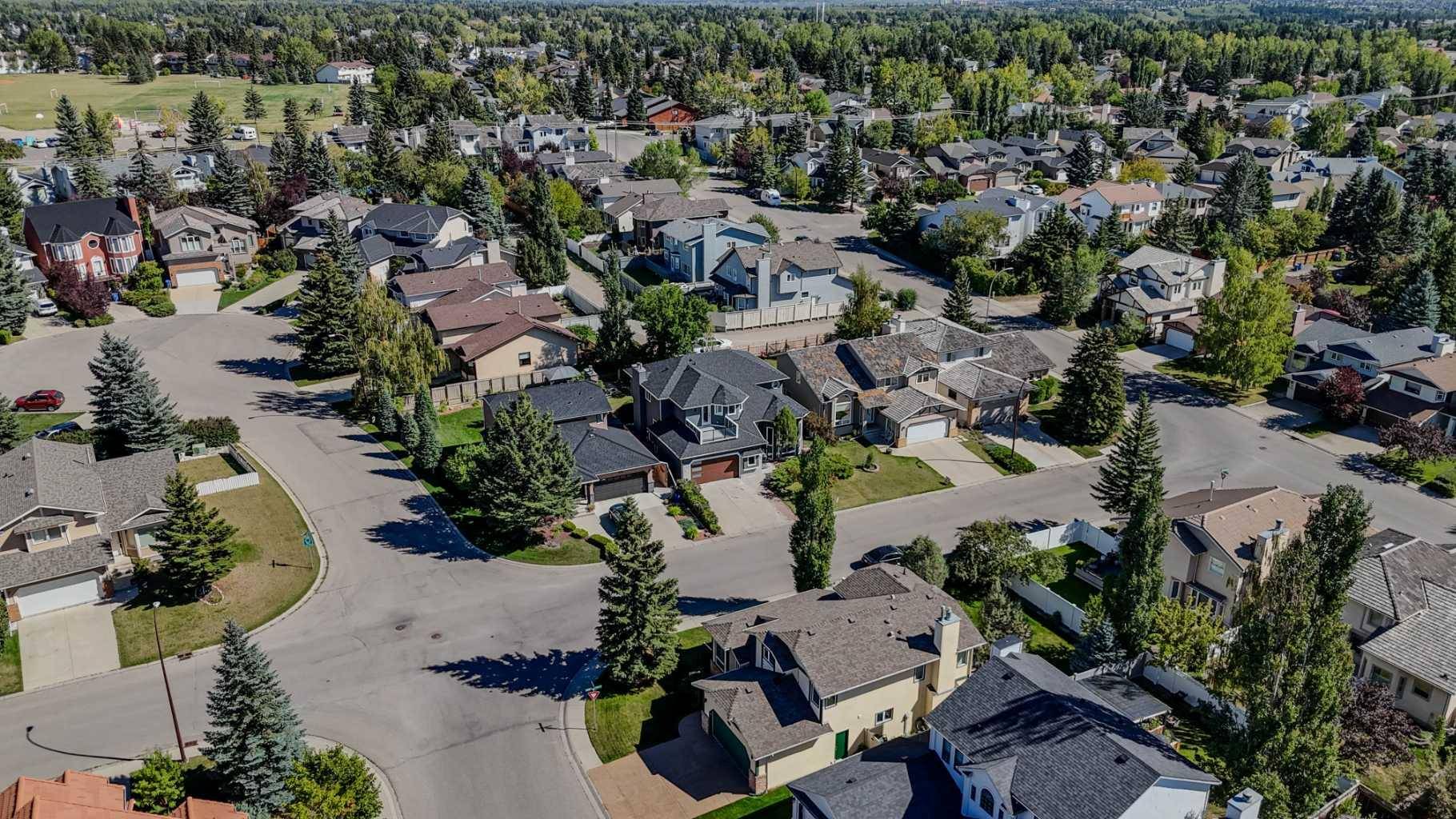 Calgary, AB T2W 6A7,194 Woodbriar CIR SW