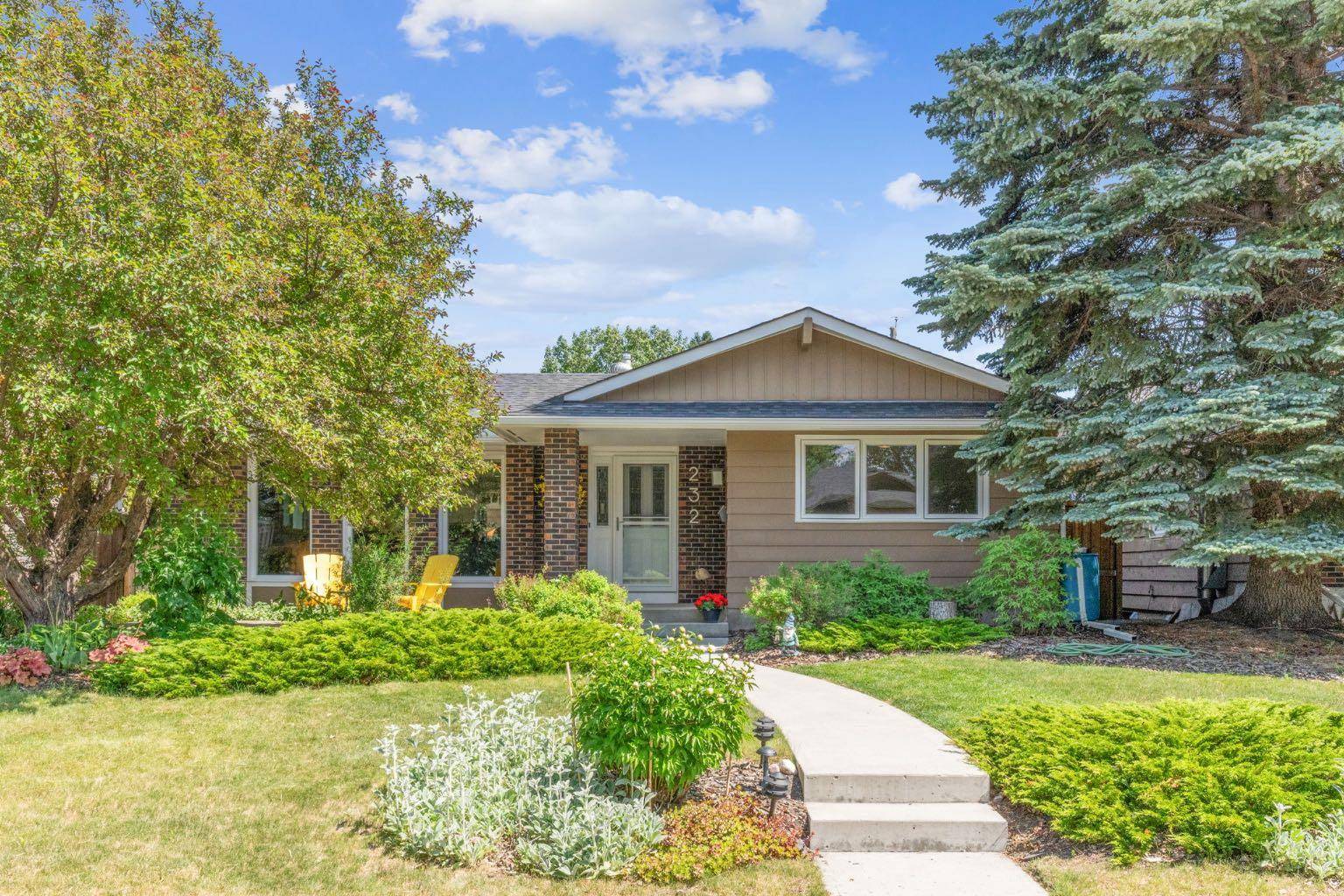 232 Parkwood Close Southeast, Calgary, AB T2J 3V6